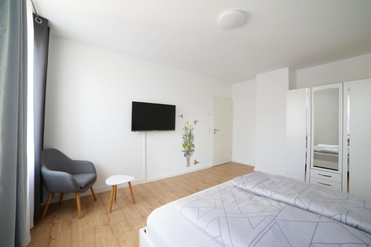 Schoene Ferienwohnung 78M2, 3 Schlafzimmer, 2 Baeder, Zentrumnah, 1Og Erfurt Kültér fotó