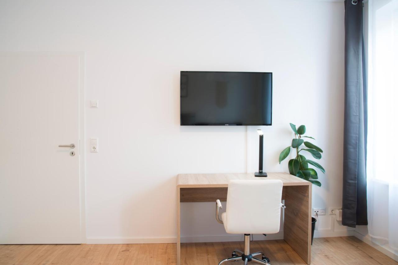 Schoene Ferienwohnung 78M2, 3 Schlafzimmer, 2 Baeder, Zentrumnah, 1Og Erfurt Kültér fotó