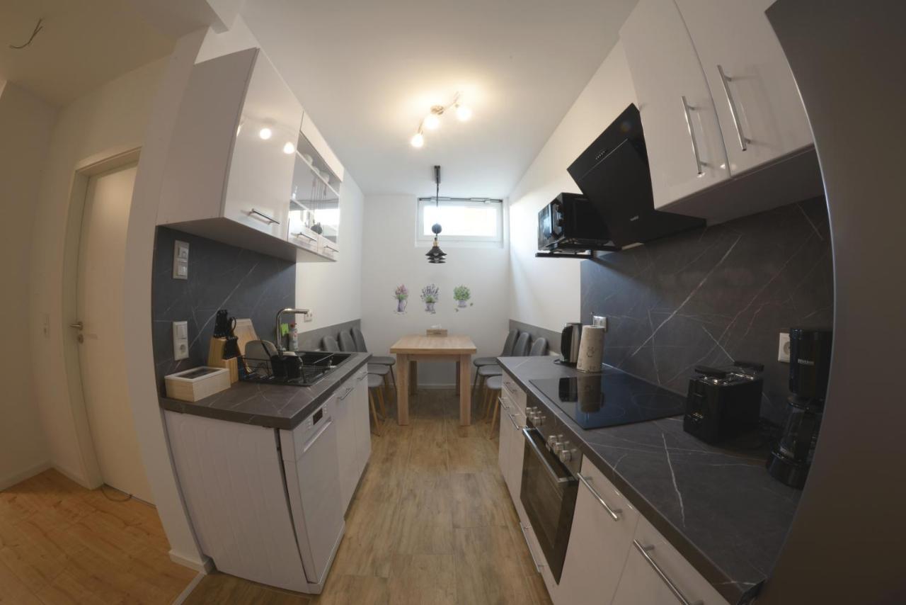 Schoene Ferienwohnung 78M2, 3 Schlafzimmer, 2 Baeder, Zentrumnah, 1Og Erfurt Kültér fotó