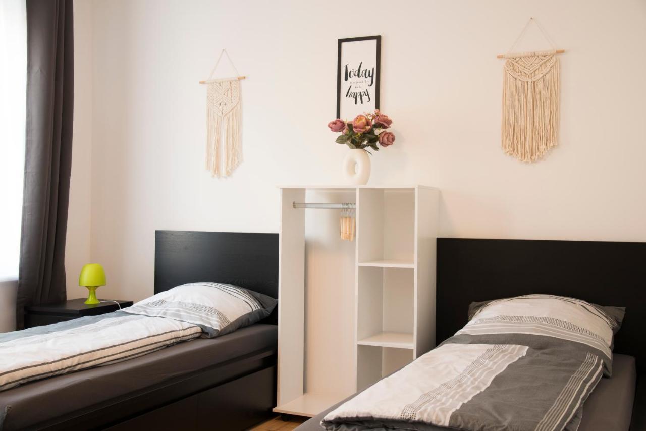 Schoene Ferienwohnung 78M2, 3 Schlafzimmer, 2 Baeder, Zentrumnah, 1Og Erfurt Kültér fotó