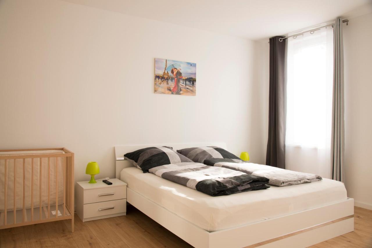 Schoene Ferienwohnung 78M2, 3 Schlafzimmer, 2 Baeder, Zentrumnah, 1Og Erfurt Kültér fotó