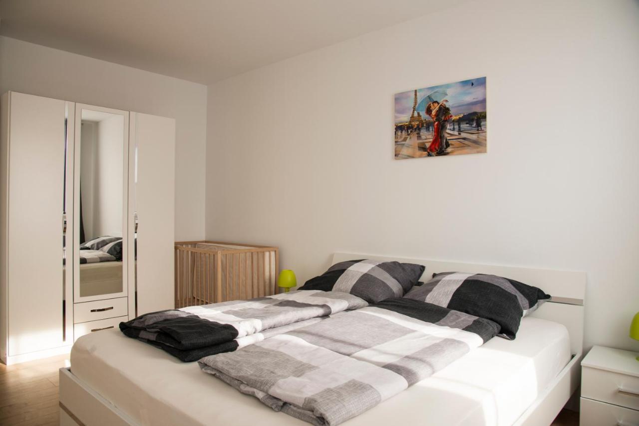 Schoene Ferienwohnung 78M2, 3 Schlafzimmer, 2 Baeder, Zentrumnah, 1Og Erfurt Kültér fotó
