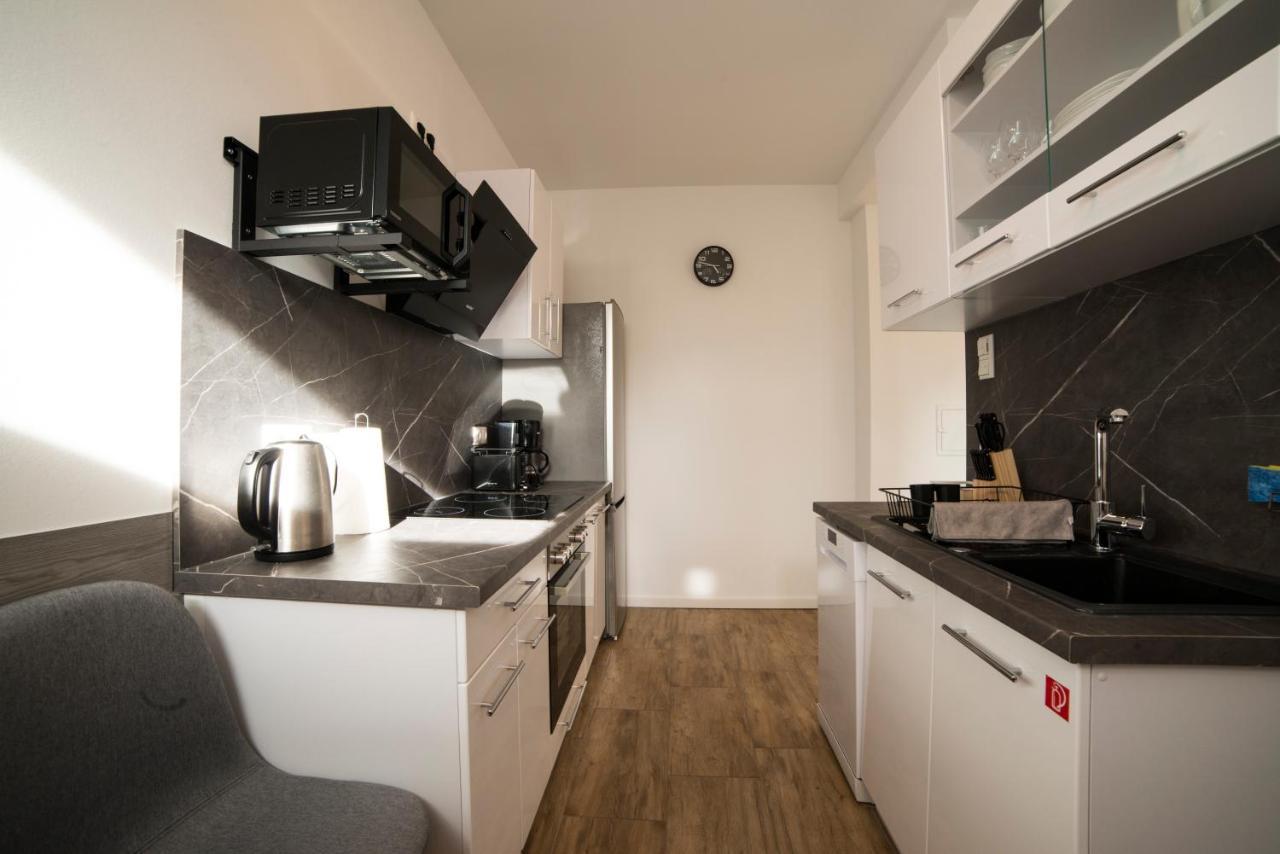 Schoene Ferienwohnung 78M2, 3 Schlafzimmer, 2 Baeder, Zentrumnah, 1Og Erfurt Kültér fotó
