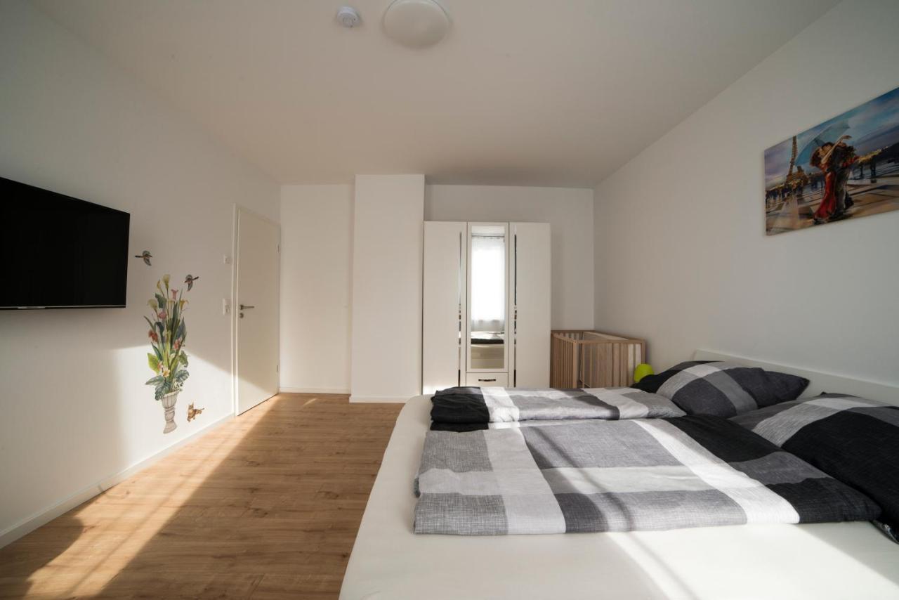 Schoene Ferienwohnung 78M2, 3 Schlafzimmer, 2 Baeder, Zentrumnah, 1Og Erfurt Kültér fotó