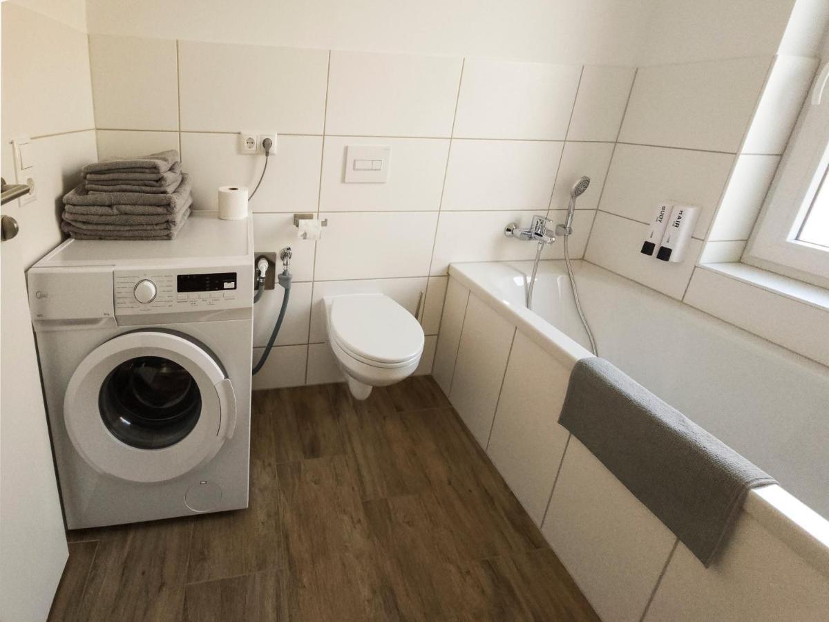 Schoene Ferienwohnung 78M2, 3 Schlafzimmer, 2 Baeder, Zentrumnah, 1Og Erfurt Kültér fotó