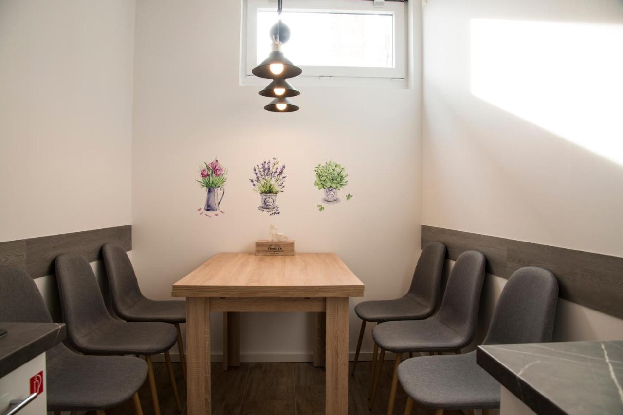 Schoene Ferienwohnung 78M2, 3 Schlafzimmer, 2 Baeder, Zentrumnah, 1Og Erfurt Kültér fotó