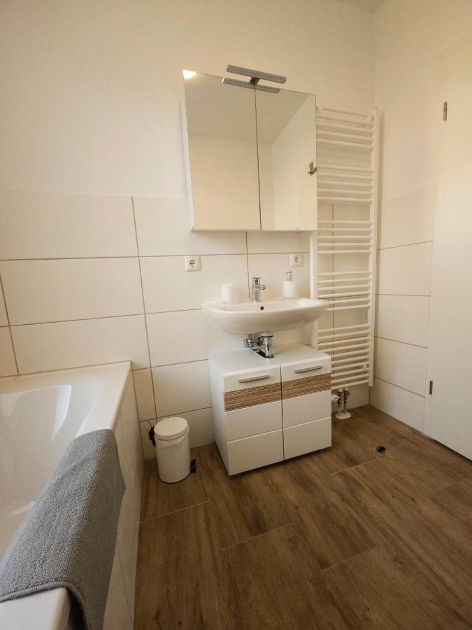 Schoene Ferienwohnung 78M2, 3 Schlafzimmer, 2 Baeder, Zentrumnah, 1Og Erfurt Kültér fotó