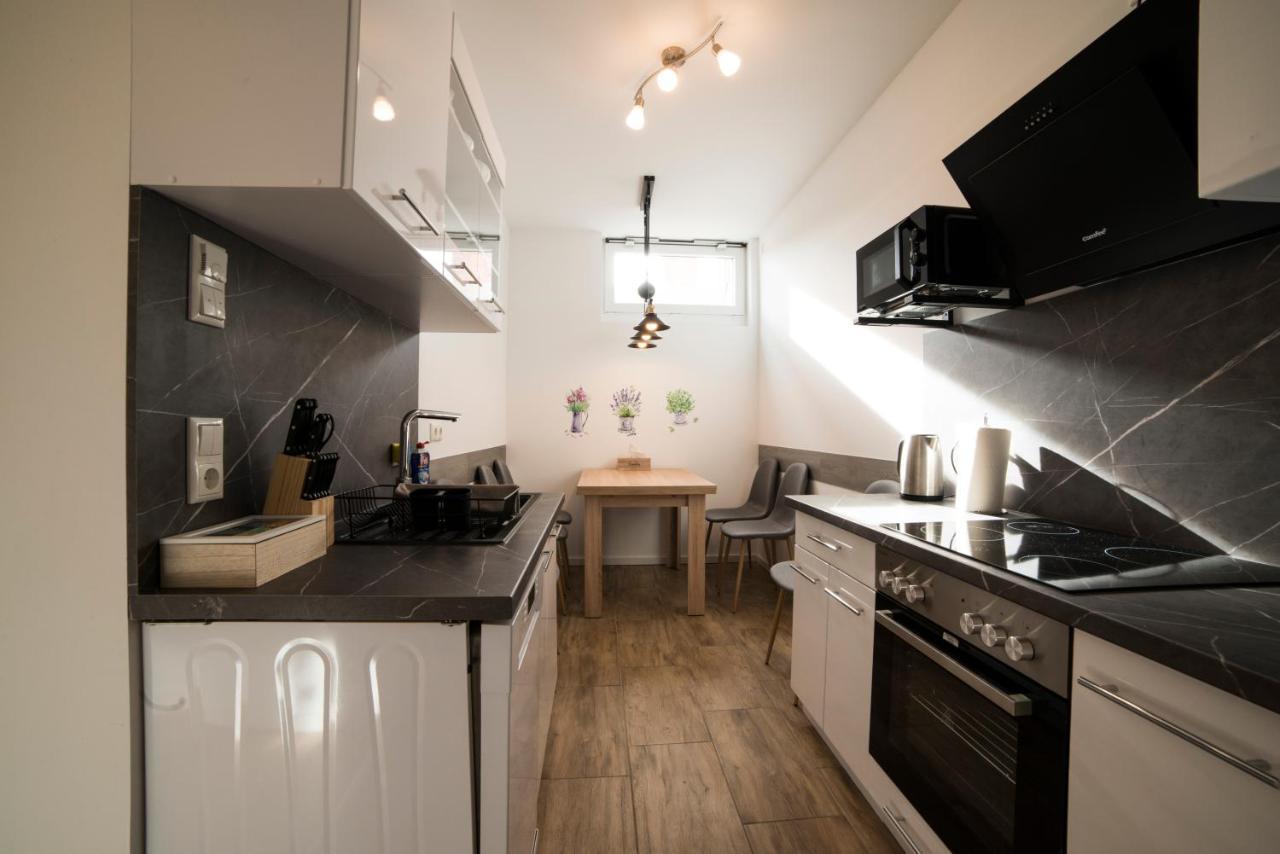 Schoene Ferienwohnung 78M2, 3 Schlafzimmer, 2 Baeder, Zentrumnah, 1Og Erfurt Kültér fotó
