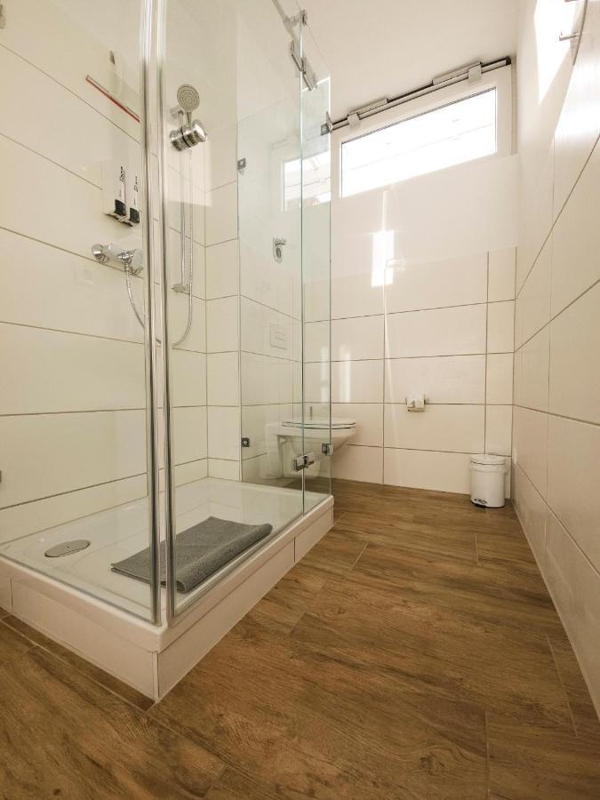 Schoene Ferienwohnung 78M2, 3 Schlafzimmer, 2 Baeder, Zentrumnah, 1Og Erfurt Kültér fotó